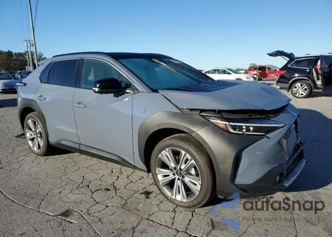 2025 Subaru Solterra Premium z USA, uszkodzony, nr VIN JTMABABA8SA105196